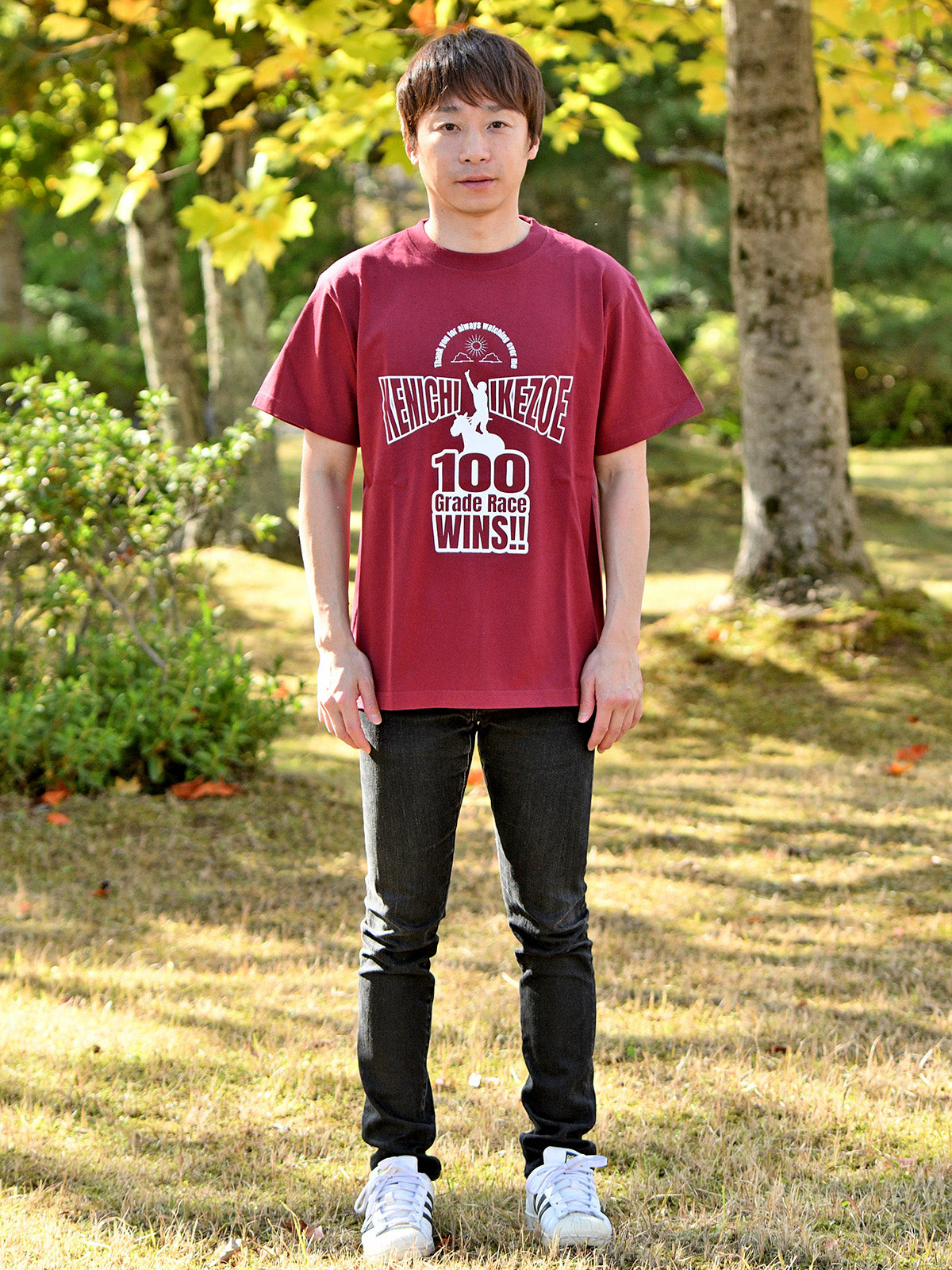 池添謙一騎手重賞100勝メモリアル・Tシャツ(バーガンディ)