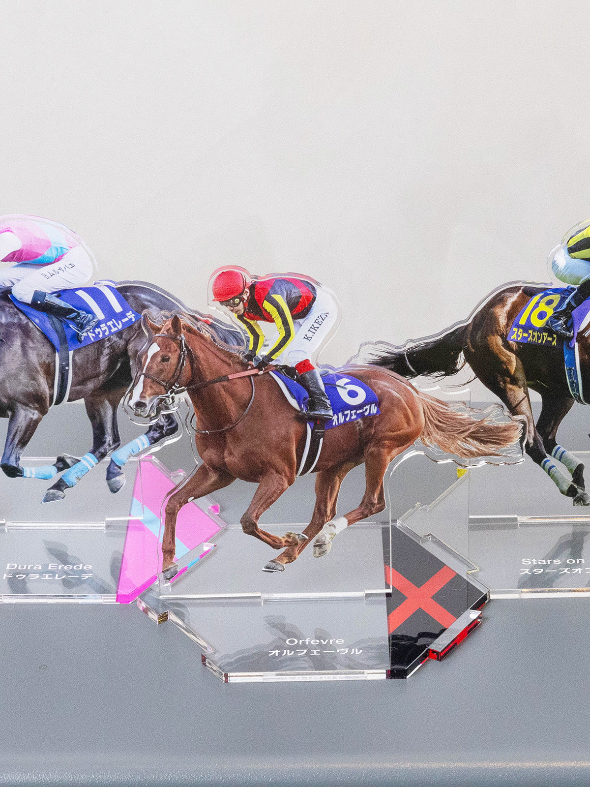 競馬　オルフェーヴル　アクリルスタンド　外箱つき　その① 競走馬：オルフェーヴル｜netkeiba